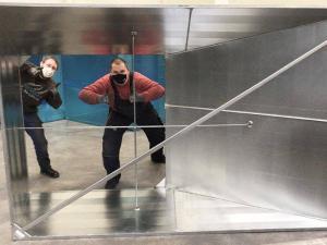 Lüftungskanal und Mitarbeiter